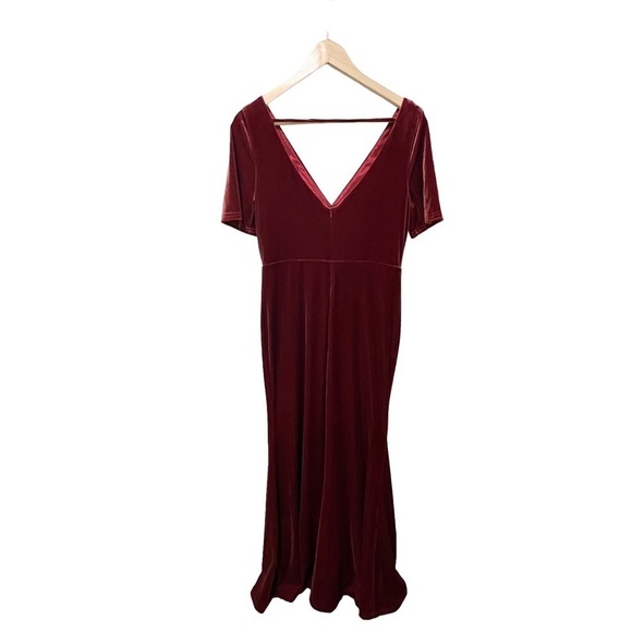 REVELRY Gwen Velvet Maxi Bridesmaids Dress in Burgundy Size 8 - Picture 5 of 7